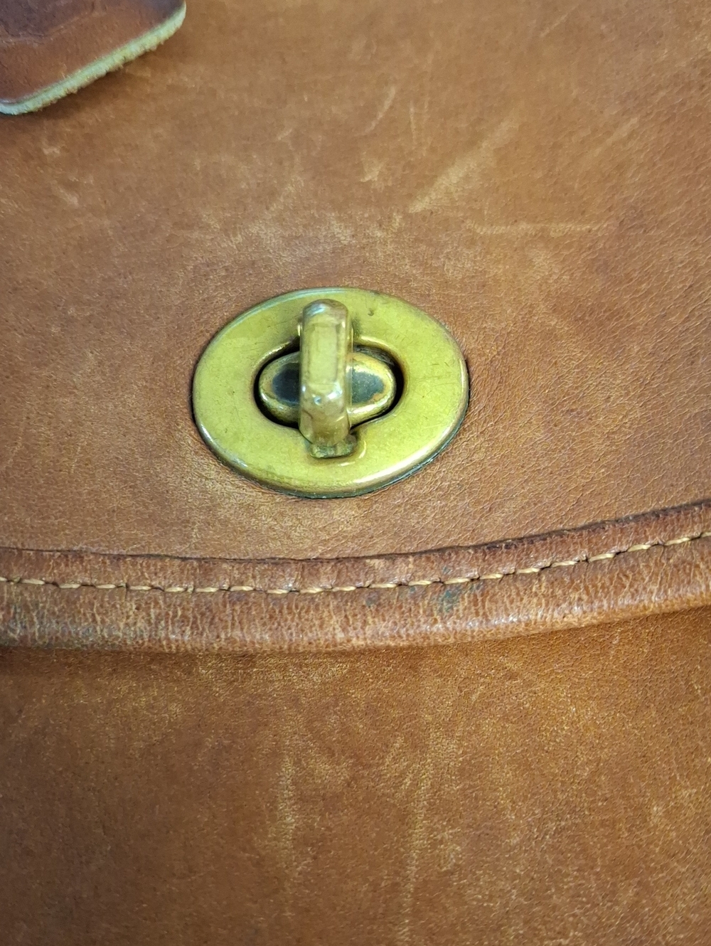 Vintage Coach Brown Leather Crossbody Bag Turn-Lock Brass Closure - Picture 2 of 16